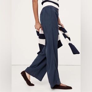 BRAND NEW! Banana Republic Navy Blue Super-Soft Soma Mid-Rise Wide-Leg Pant 🩷